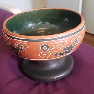 Leopaldo de Mexico pottery vase